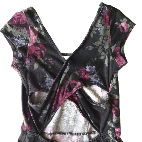 AEO | FLORAL PRINT DARK GRAY X BACK SKATER DRESS - Picture 3 of 8